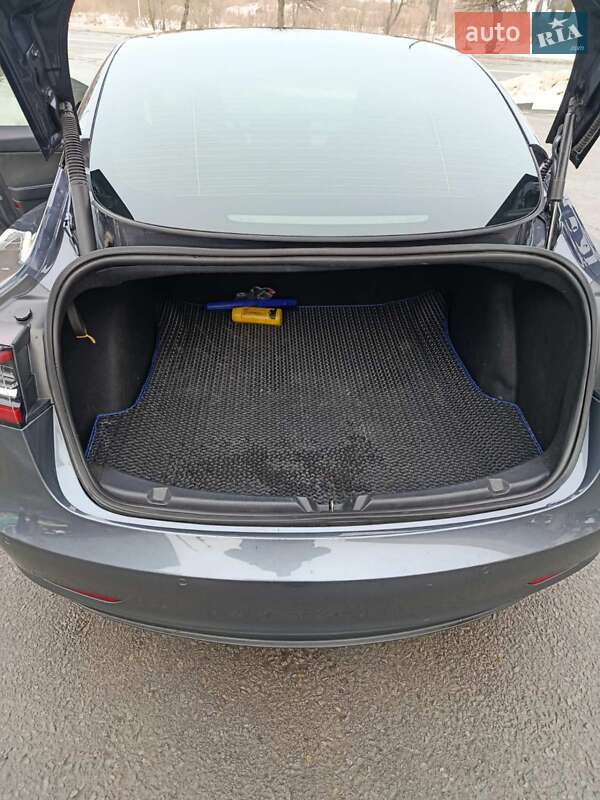 Седан Tesla Model 3 2022 в Звягелі