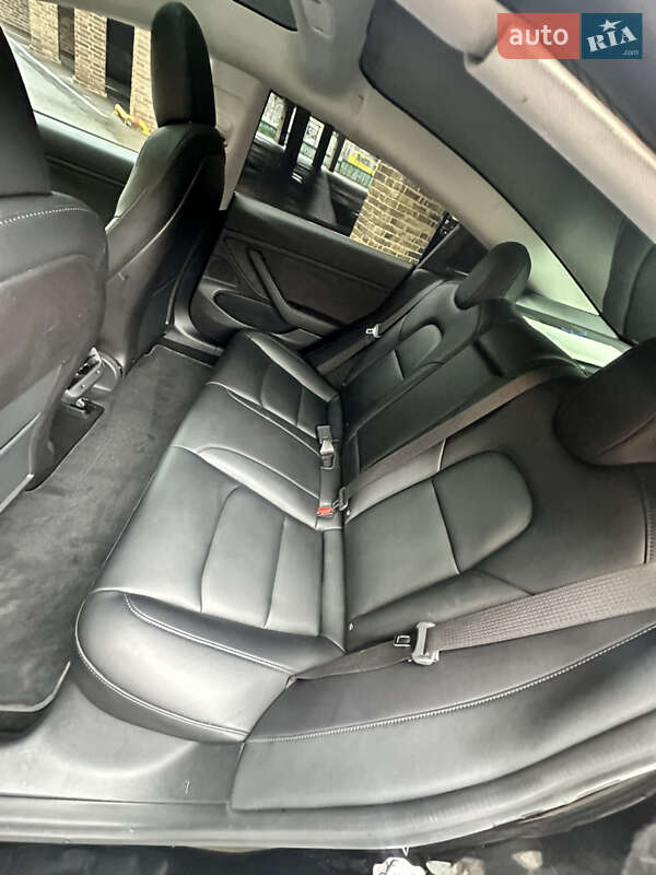 Седан Tesla Model 3 2018 в Одесі