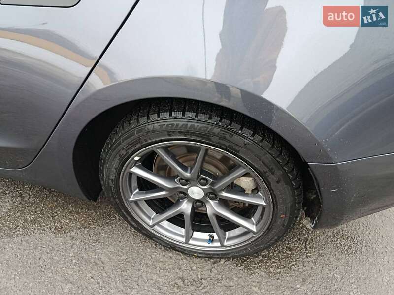 Седан Tesla Model 3 2022 в Звягелі