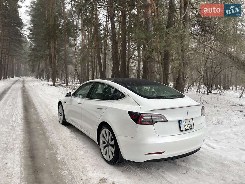 Седан Tesla Model 3 2020 в Киеве