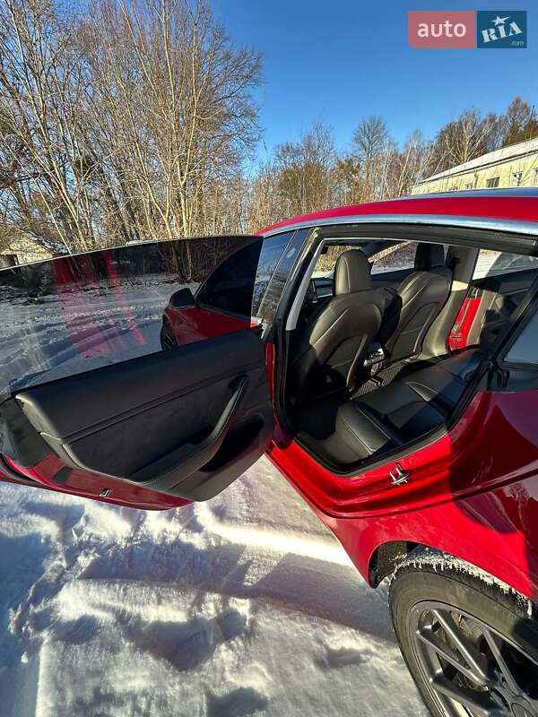 Седан Tesla Model 3 2018 в Кременці