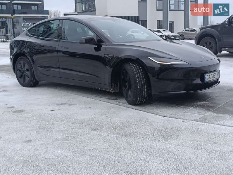 Седан Tesla Model 3 2024 в Черкассах
