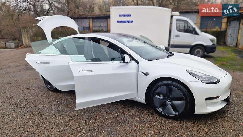 Седан Tesla Model 3 2020 в Киеве