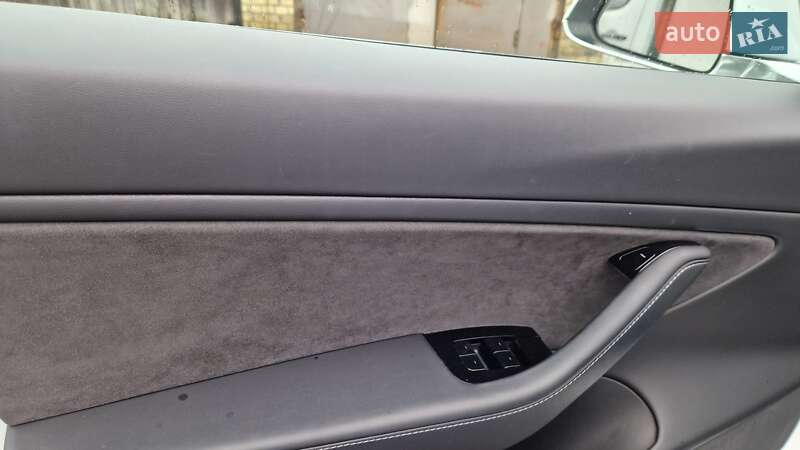 Седан Tesla Model 3 2020 в Киеве