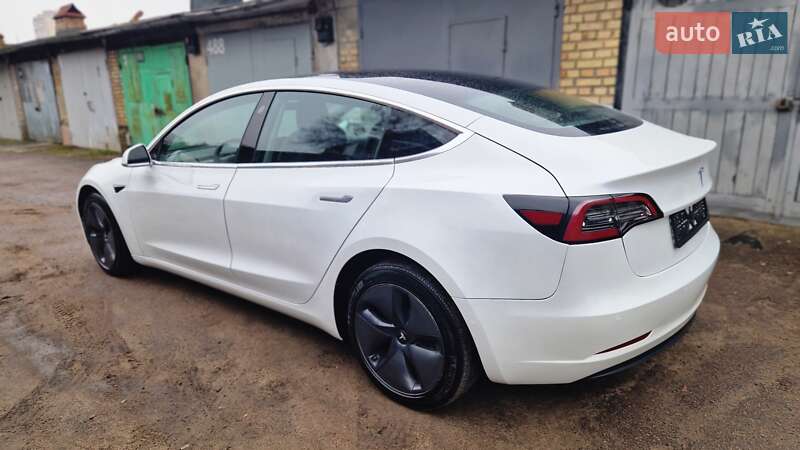 Седан Tesla Model 3 2020 в Киеве