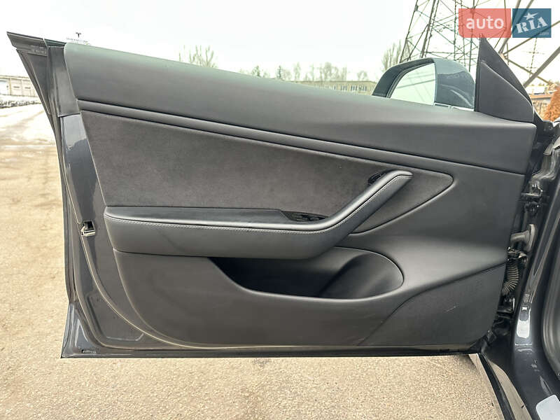 Седан Tesla Model 3 2018 в Харкові