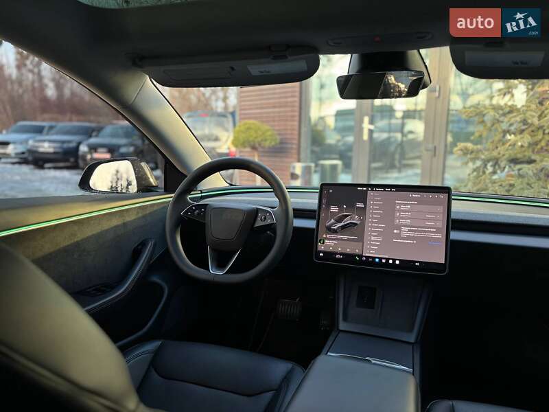 Седан Tesla Model 3 2024 в Львові