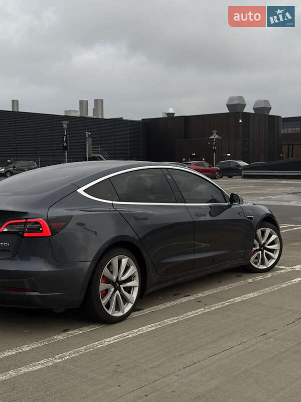 Седан Tesla Model 3 2019 в Рівному
