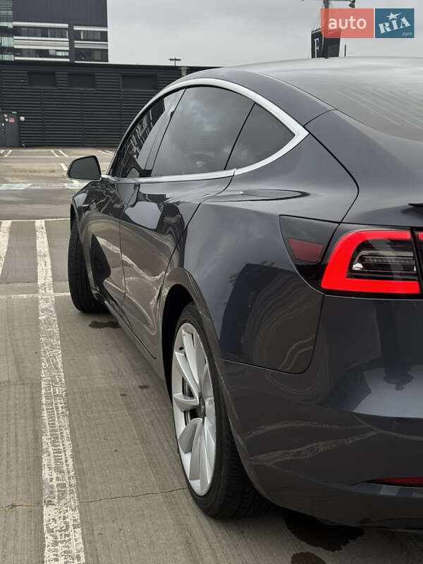 Седан Tesla Model 3 2019 в Рівному