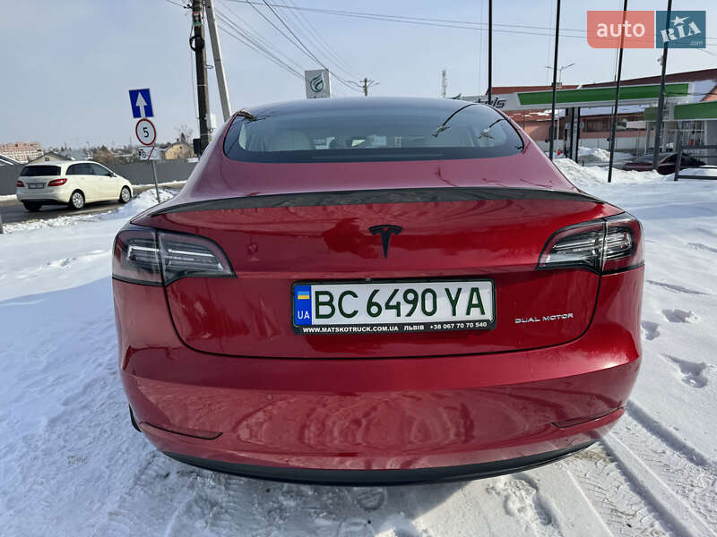 Седан Tesla Model 3 2020 в Львові