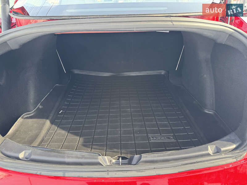 Седан Tesla Model 3 2020 в Львові