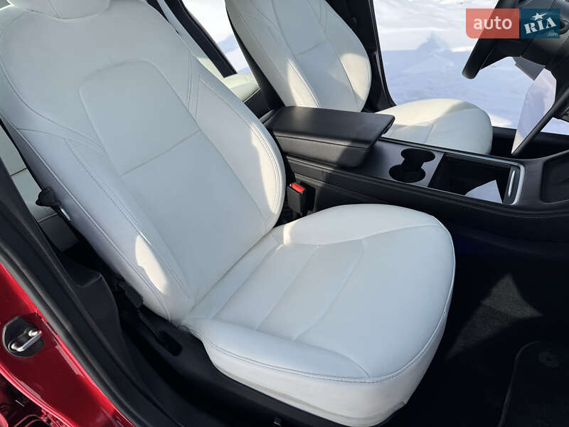 Седан Tesla Model 3 2020 в Львові