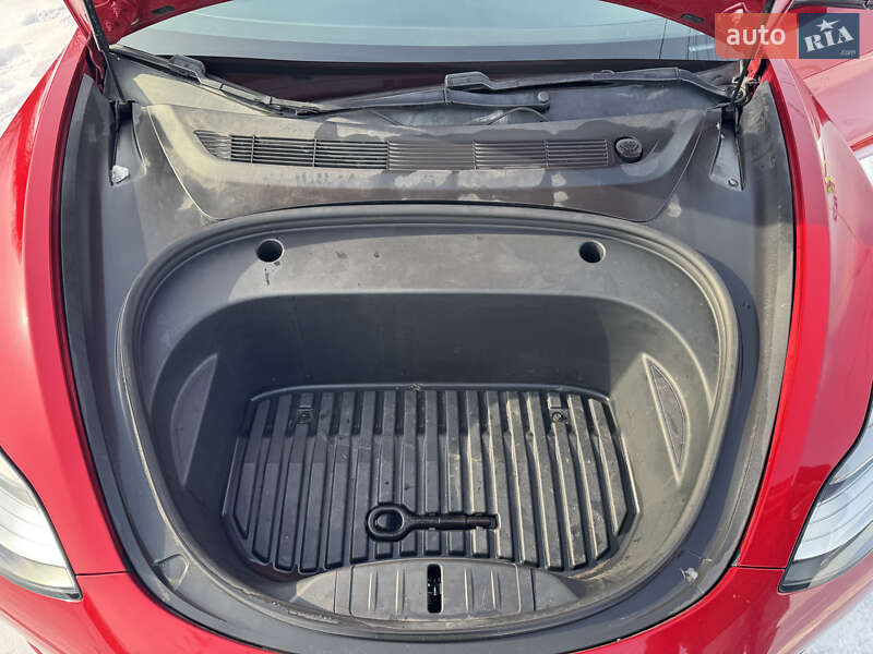 Седан Tesla Model 3 2020 в Львові