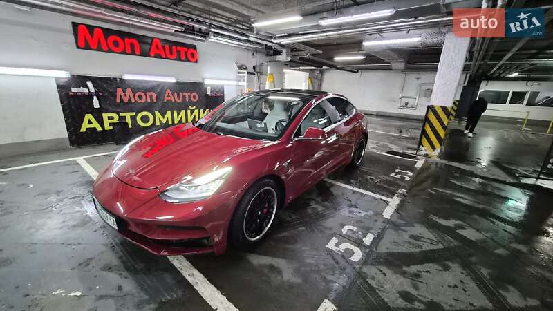 Седан Tesla Model 3 2018 в Киеве