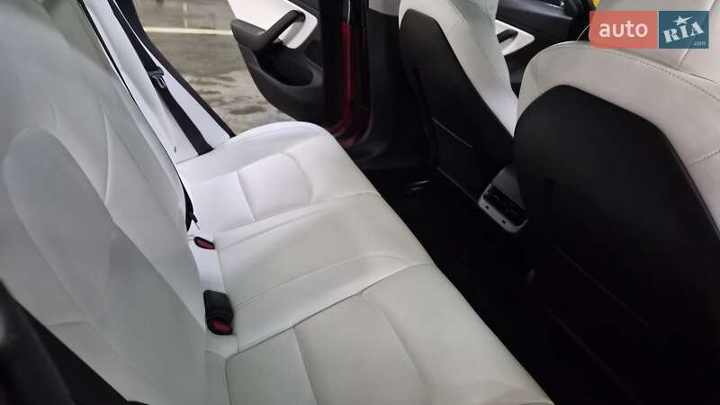 Седан Tesla Model 3 2018 в Киеве