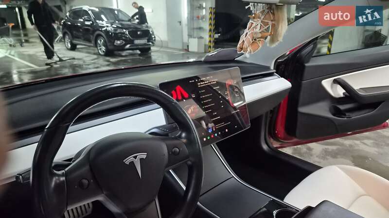 Седан Tesla Model 3 2018 в Киеве