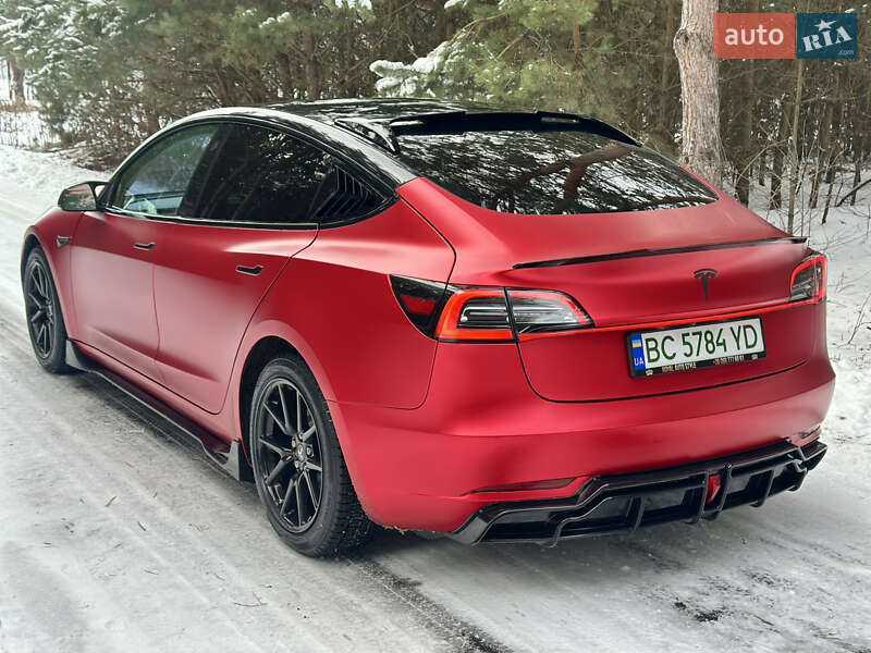 Седан Tesla Model 3 2019 в Львове