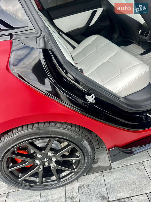 Седан Tesla Model 3 2019 в Львове