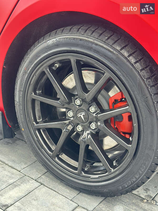 Седан Tesla Model 3 2019 в Львове