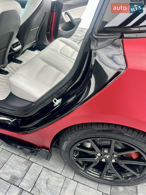 Седан Tesla Model 3 2019 в Львове