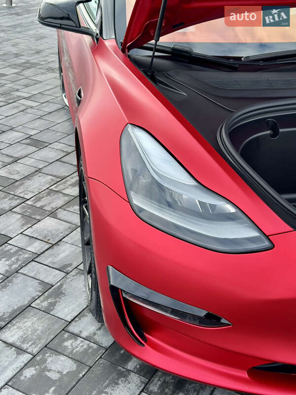 Седан Tesla Model 3 2019 в Львове