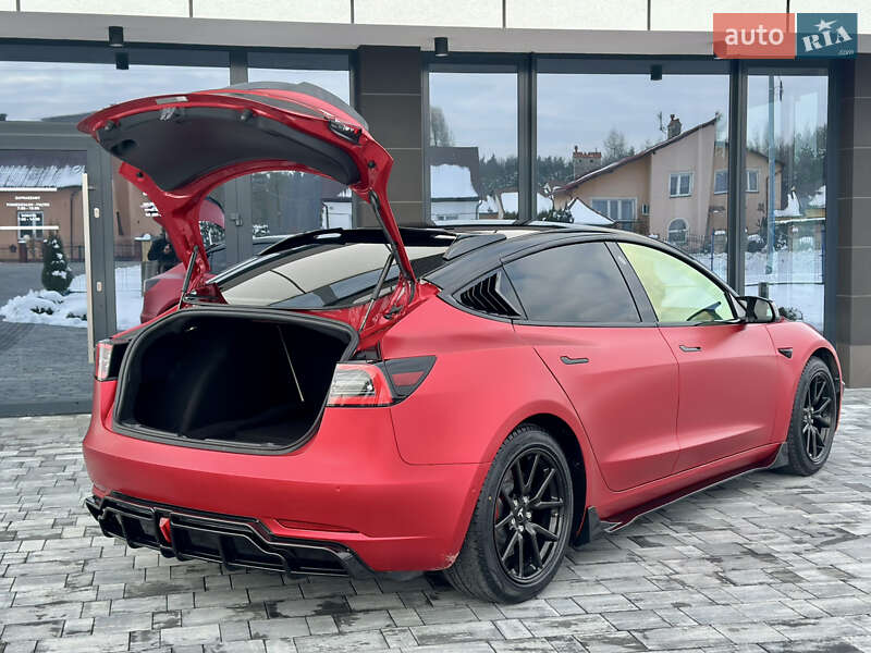 Седан Tesla Model 3 2019 в Львове
