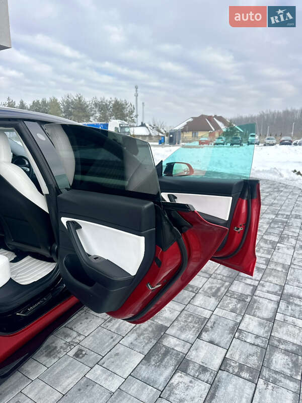 Седан Tesla Model 3 2019 в Львове