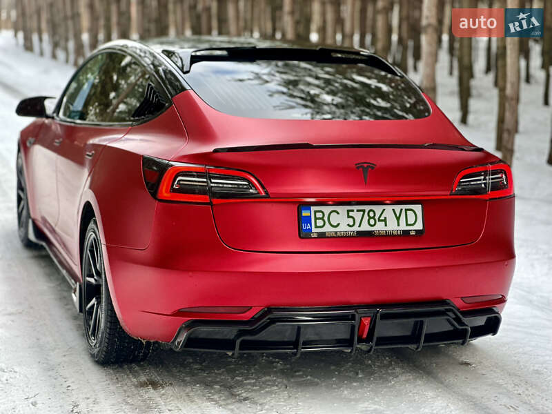 Седан Tesla Model 3 2019 в Львове