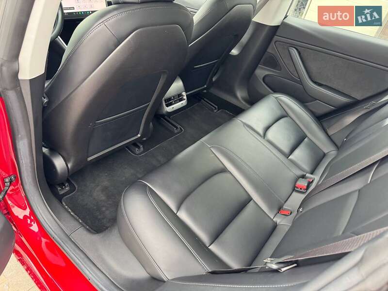 Седан Tesla Model 3 2018 в Киеве