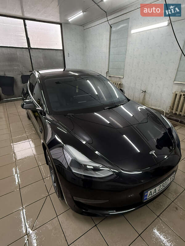 Седан Tesla Model 3 2021 в Чернігові
