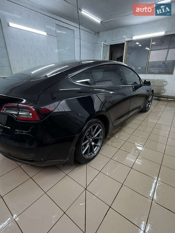 Седан Tesla Model 3 2021 в Чернігові