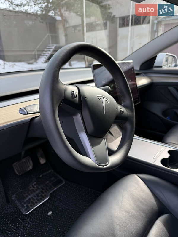 Седан Tesla Model 3 2021 в Львове
