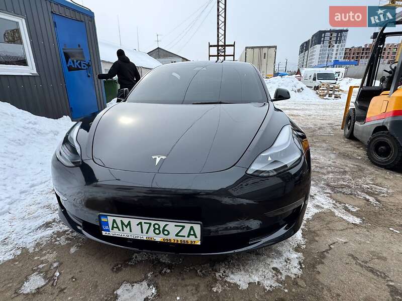 Седан Tesla Model 3 2022 в Житомире