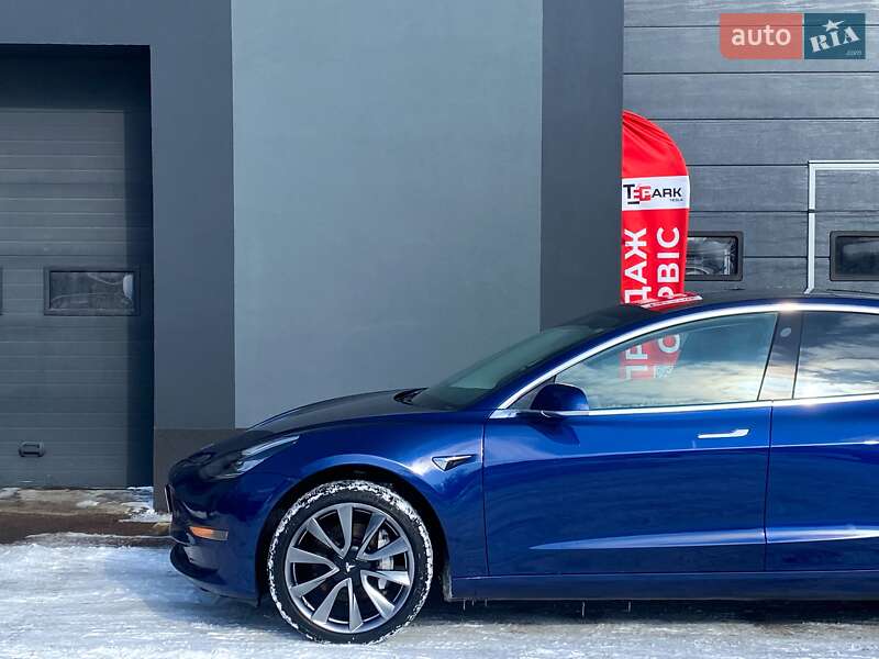 Седан Tesla Model 3 2020 в Киеве