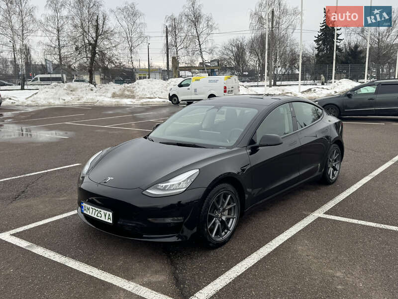 Седан Tesla Model 3 2022 в Житомире