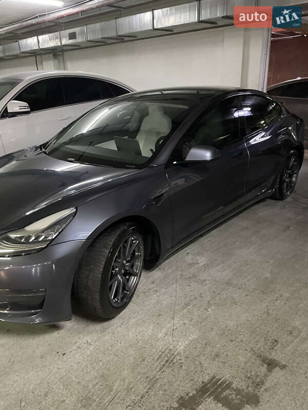 Седан Tesla Model 3 2019 в Києві