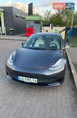 Седан Tesla Model 3 2019 в Киеве