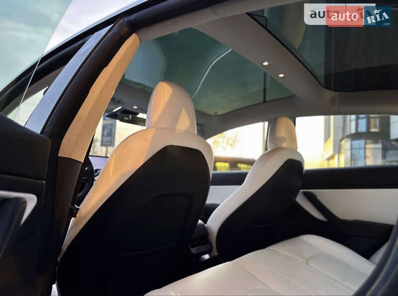 Седан Tesla Model 3 2019 в Києві