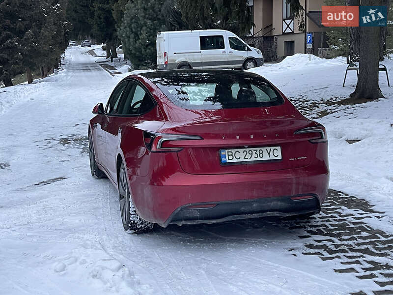 Седан Tesla Model 3 2024 в Новояворівську