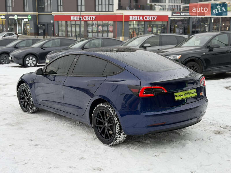 Седан Tesla Model 3 2023 в Львове