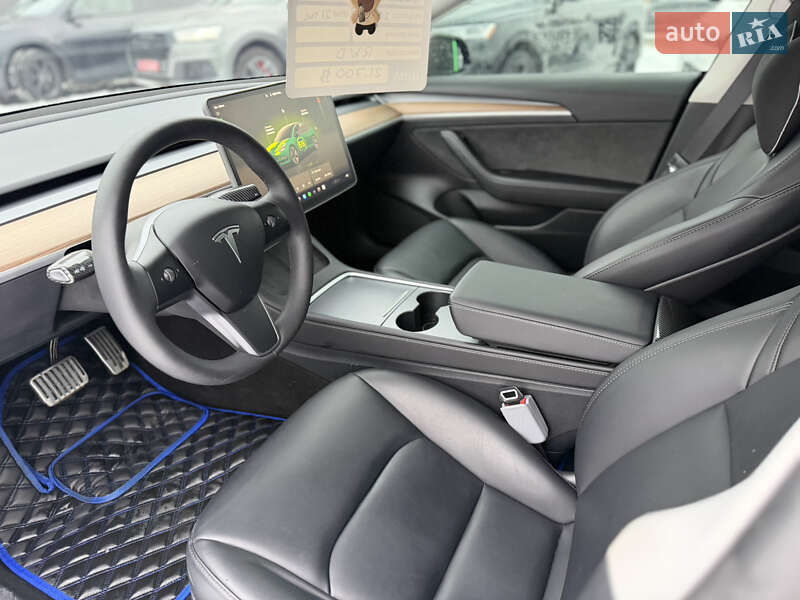 Седан Tesla Model 3 2023 в Львове