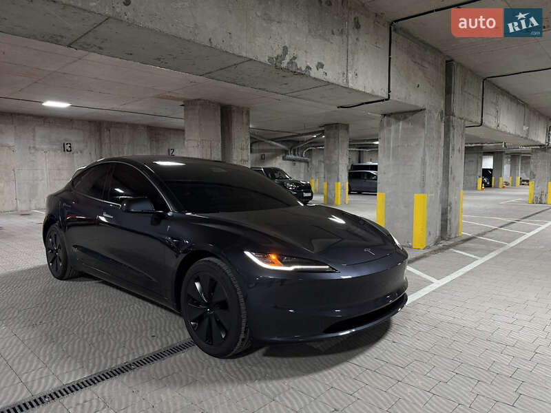 Седан Tesla Model 3 2025 в Тернополе
