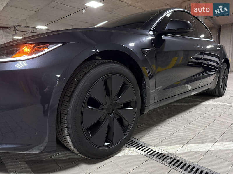 Седан Tesla Model 3 2025 в Тернополе