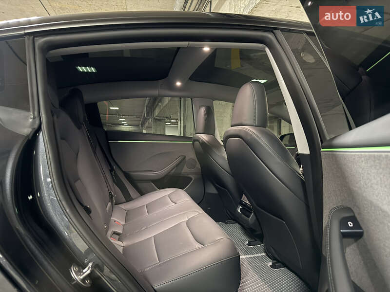Седан Tesla Model 3 2025 в Тернополе
