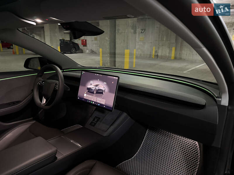 Седан Tesla Model 3 2025 в Тернополе