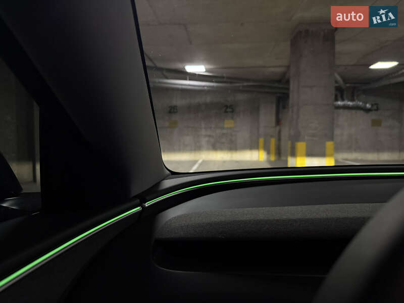 Седан Tesla Model 3 2025 в Тернополе