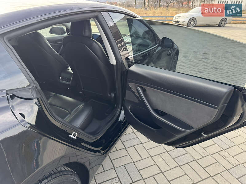 Седан Tesla Model 3 2019 в Иршаве фото 27 Седан Tesla Model 3 2019 в Иршаве