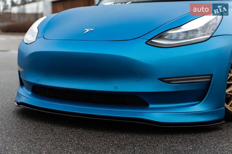 Седан Tesla Model 3 2018 в Киеве