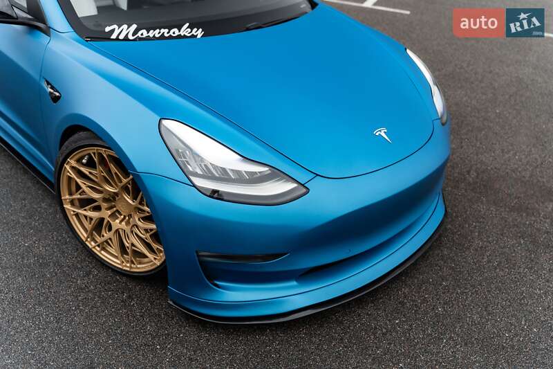 Седан Tesla Model 3 2018 в Киеве
