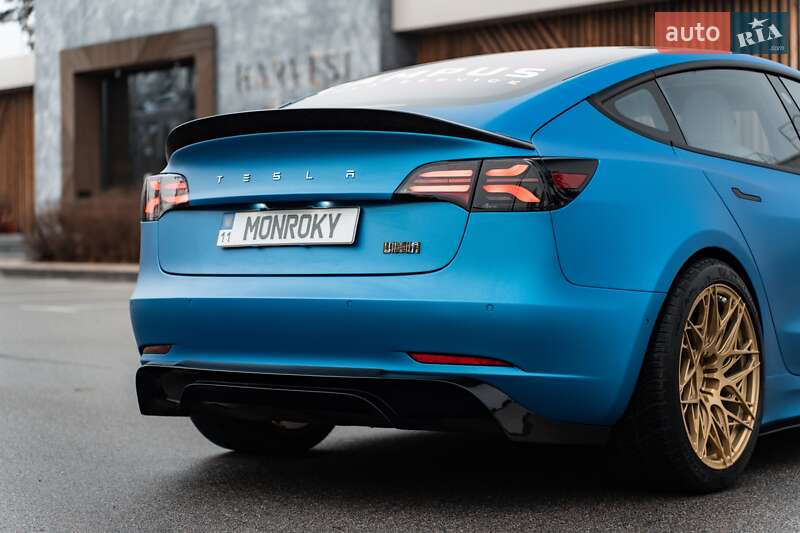 Седан Tesla Model 3 2018 в Киеве